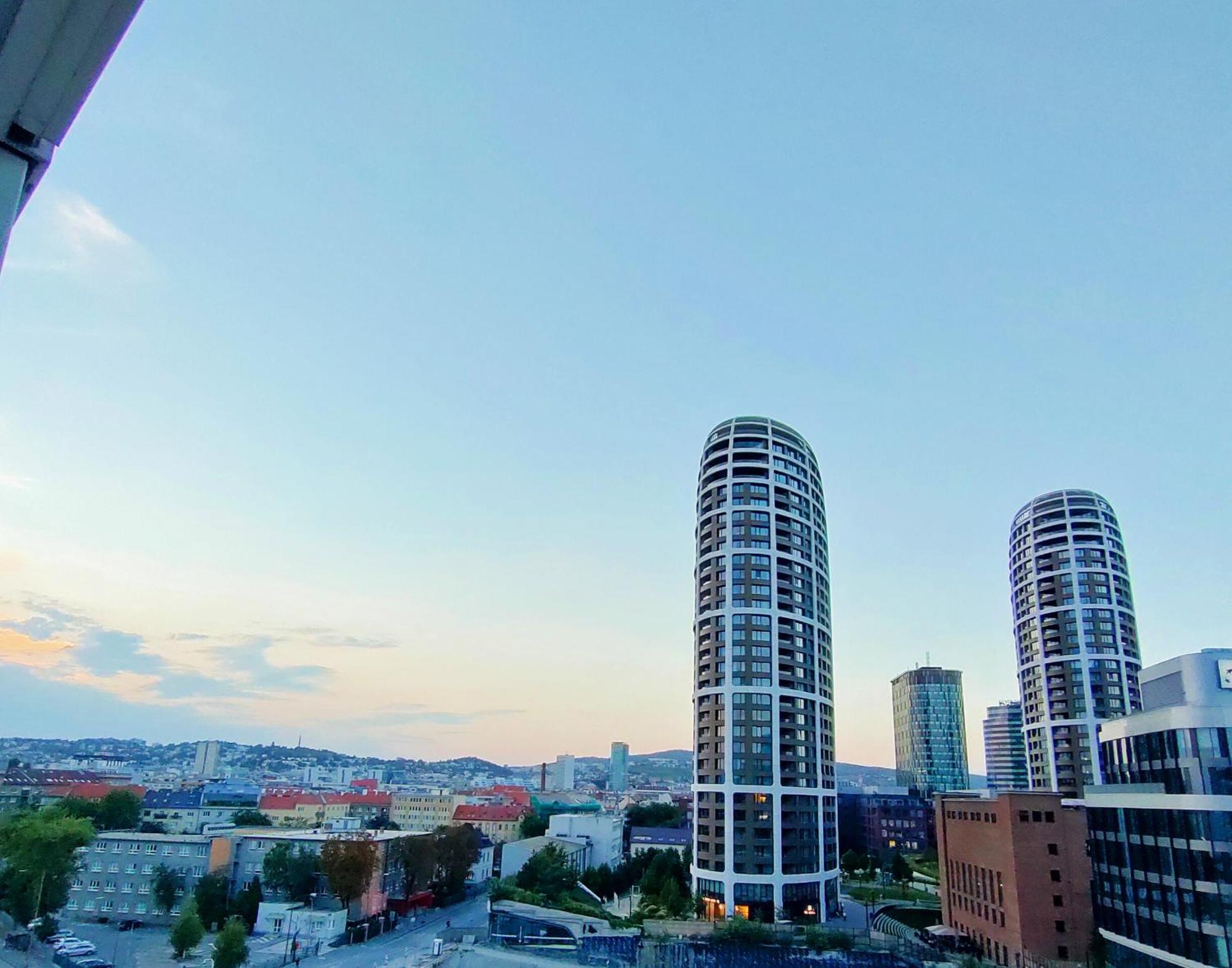 Sag Panorama City Free Parking Bratislava Dış mekan fotoğraf