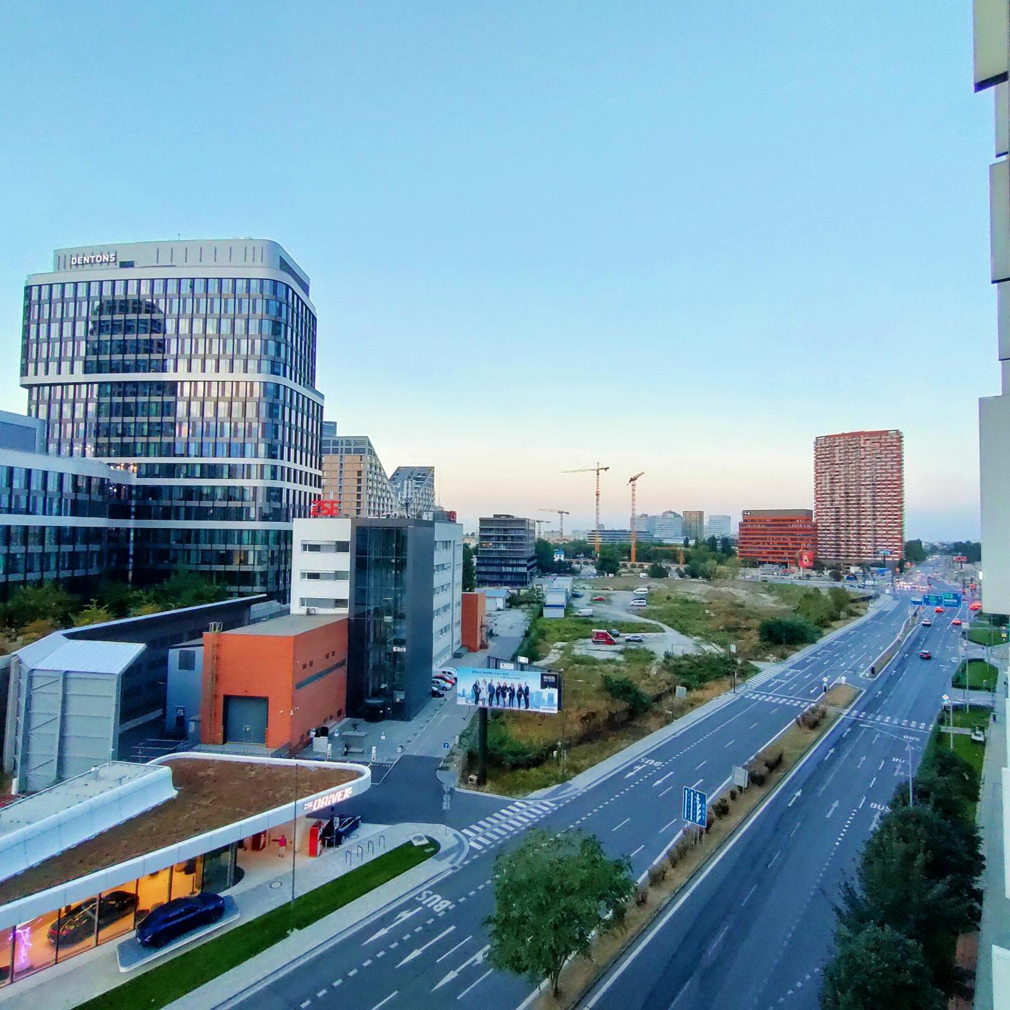 Sag Panorama City Free Parking Bratislava Dış mekan fotoğraf